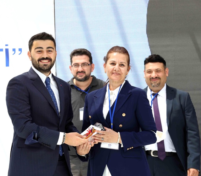 SANKO Holding'den 10 ila 40 yıl arasında çalışanlarına Değerli Yıllar Plaketi SANKO Holding'den 10 ila 40 yıl arasında çalışanlarına Değerli Yıllar Plaketi