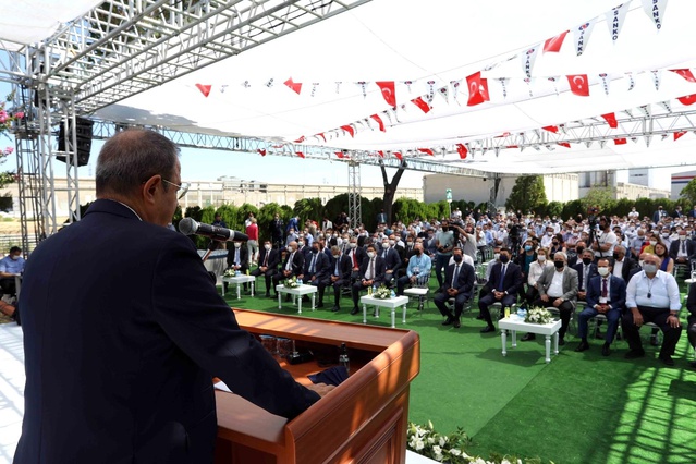 SANKO Holding'den 10 ila 40 yıl arasında çalışanlarına Değerli Yıllar Plaketi SANKO Holding'den 10 ila 40 yıl arasında çalışanlarına Değerli Yıllar Plaketi