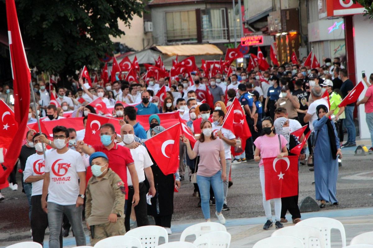Devrek\'te 15 Temmuz kalkışmasının 5. yılında vatandaşlar tek yürek oldular
