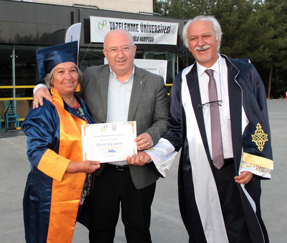 Diplomasını Başkan öğrencisinden aldı