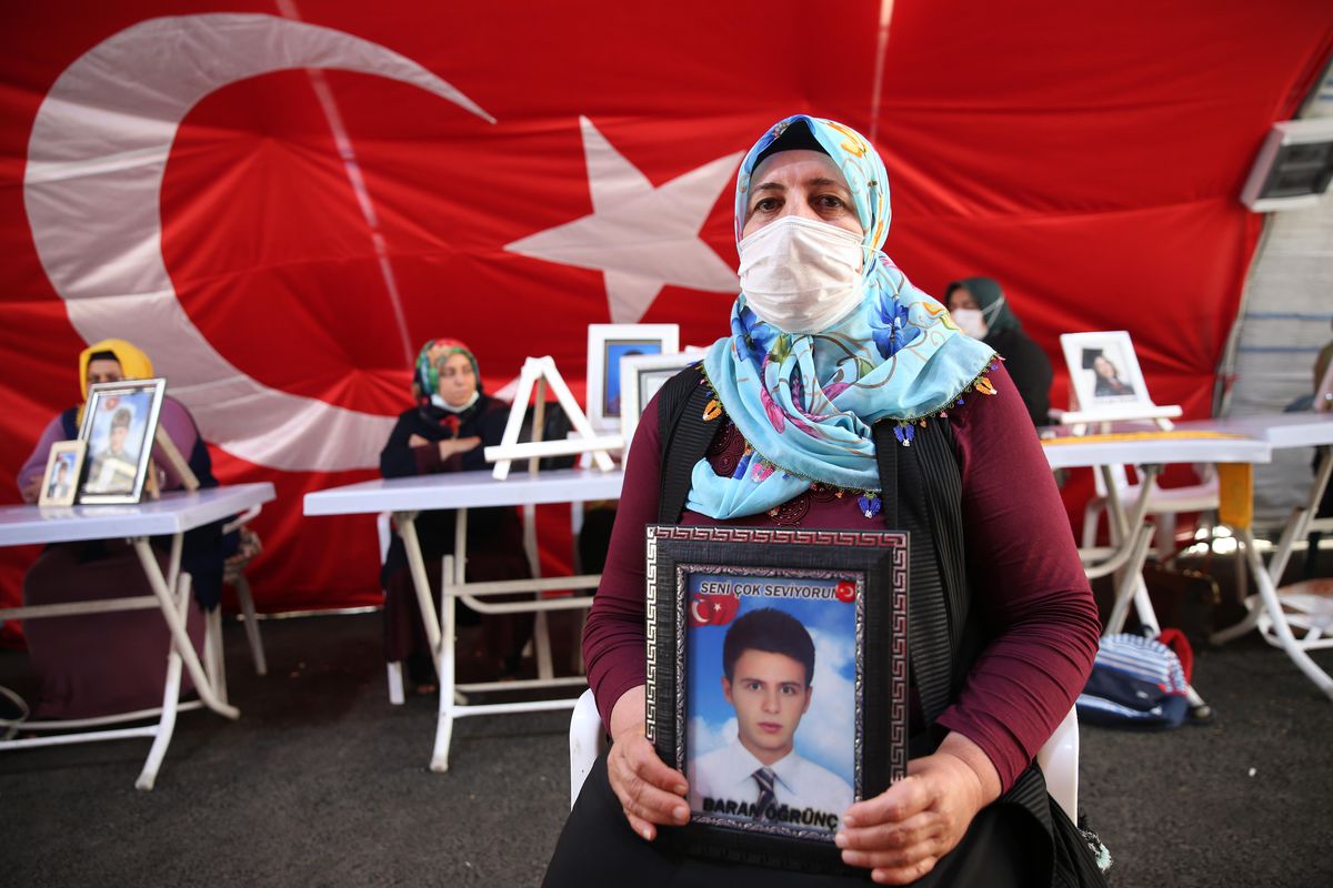 Diyarbakır anneleri evlatlarına "teslim ol" çağrısında bulundu
