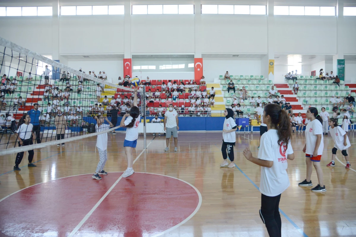 Diyarbakır\'da 15 Temmuz şehitleri anısına "Spora Gel Vatan Turnuvası" yapıldı