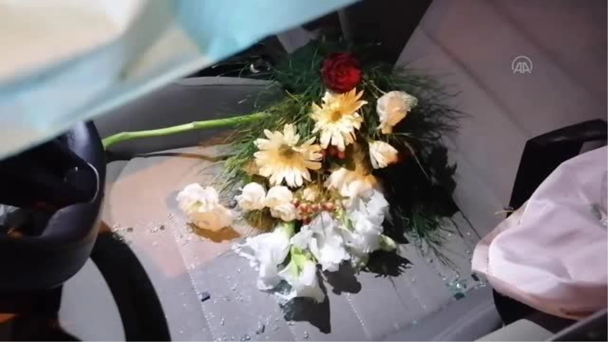 Düğünlerinden dönerken kaza yapan çift yaralandı