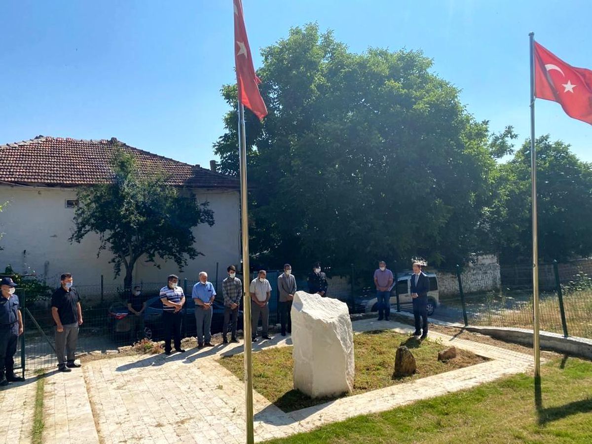 Son dakika yaşam: Dumlupınar\'da Ağaçköy Kurtuluş Savaşı Şehitliği ziyaret edildi