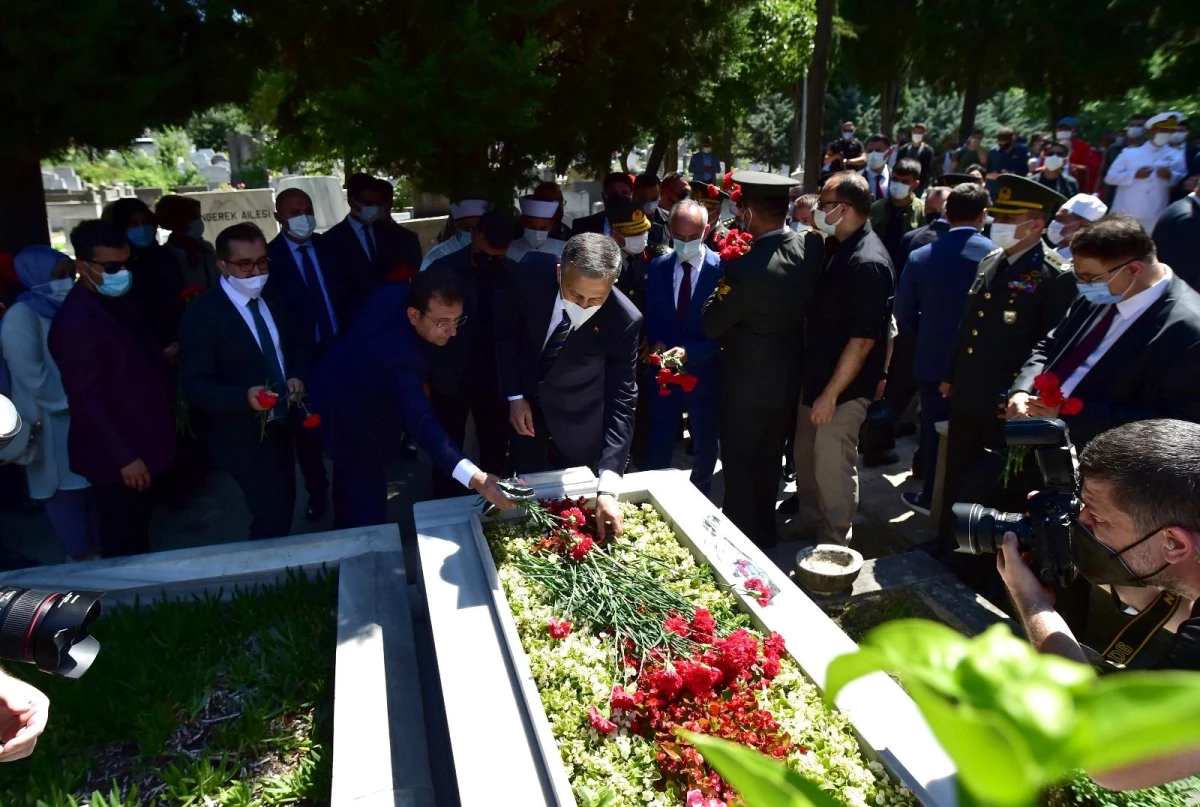 Edirnekapı Şehitliği\'nde 15 Temmuz şehitleri için anma töreni düzenlendi