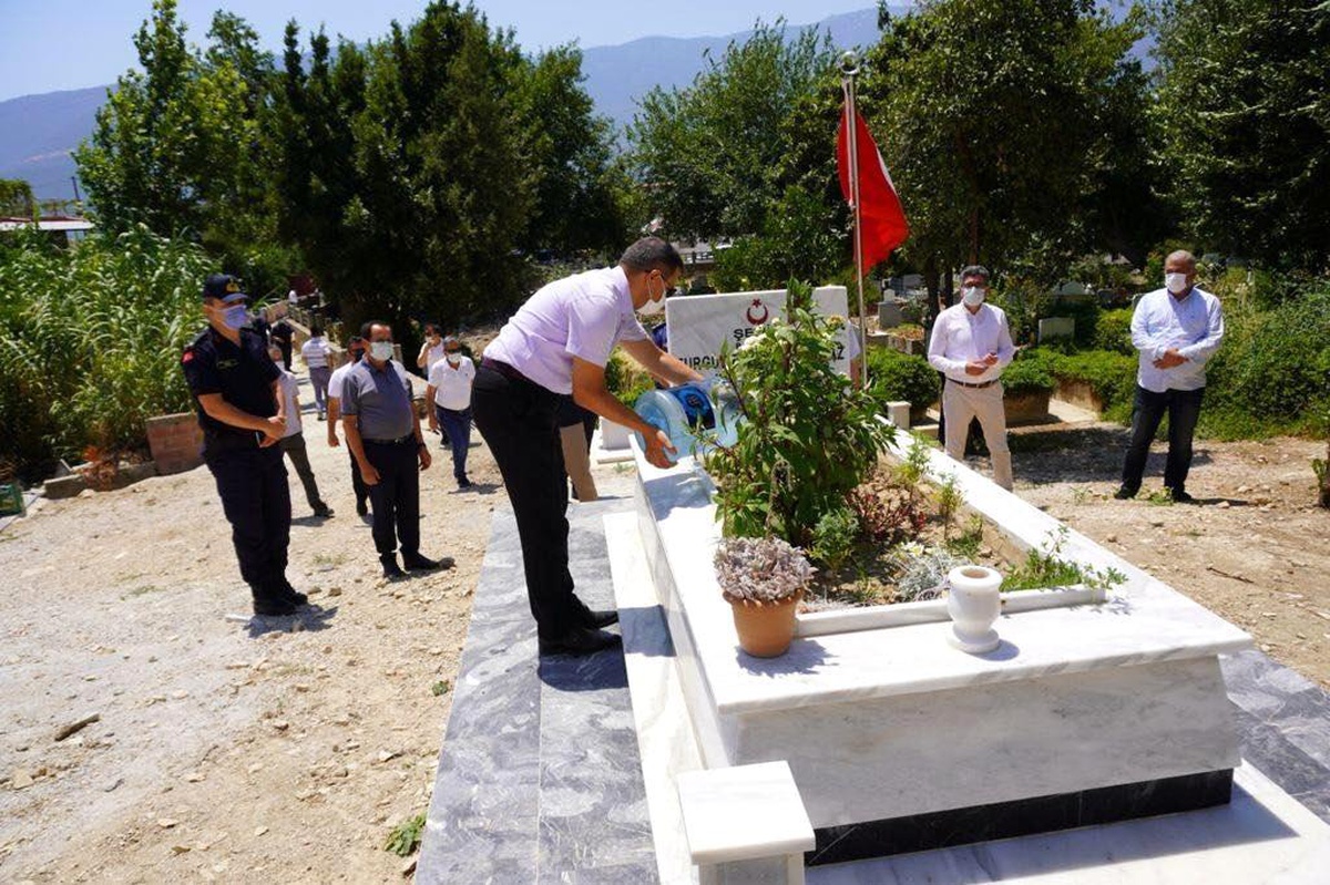 Finike\'de şehitlikler ziyaret edildi