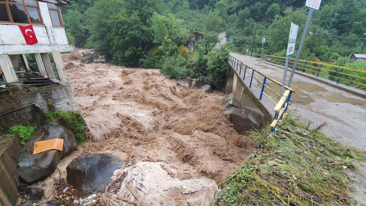 Giresun\'da etkili olan yağışın oluşturduğu hasar gideriliyor