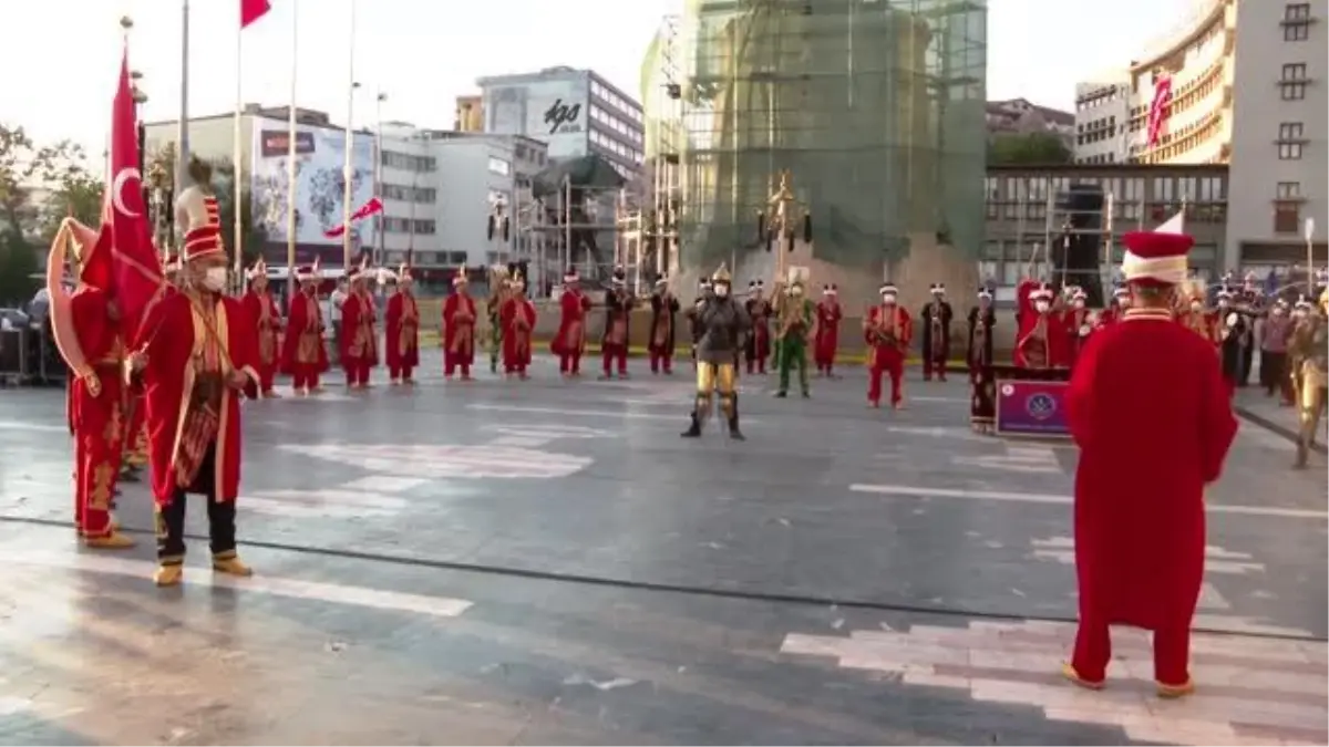 Son dakika! Jandarma Genel Komutanlığı Mehteran Birliği, 15 Temmuz şehitlerini verdiği konserle andı