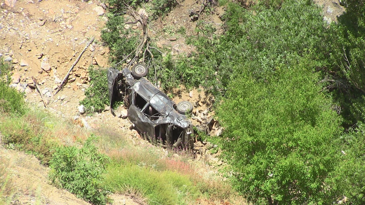 Kahramanmaraş\'ta otomobil uçuruma devrildi: 3 ölü, 1 yaralı