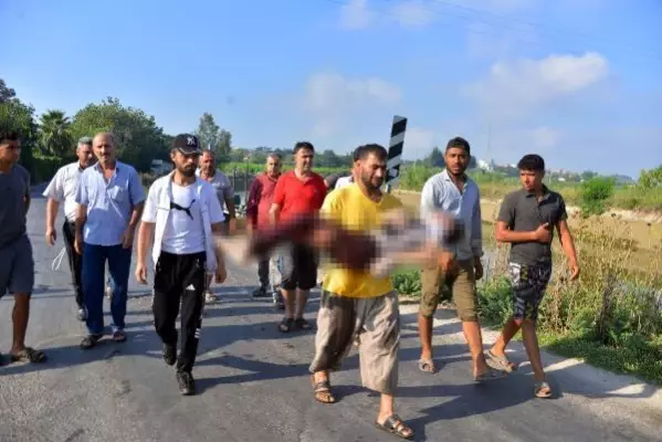 KANALDAN ÇIKARILAN OĞLUNUN CANSIZ BEDENİNİ KUCAĞINDA TAŞIDI