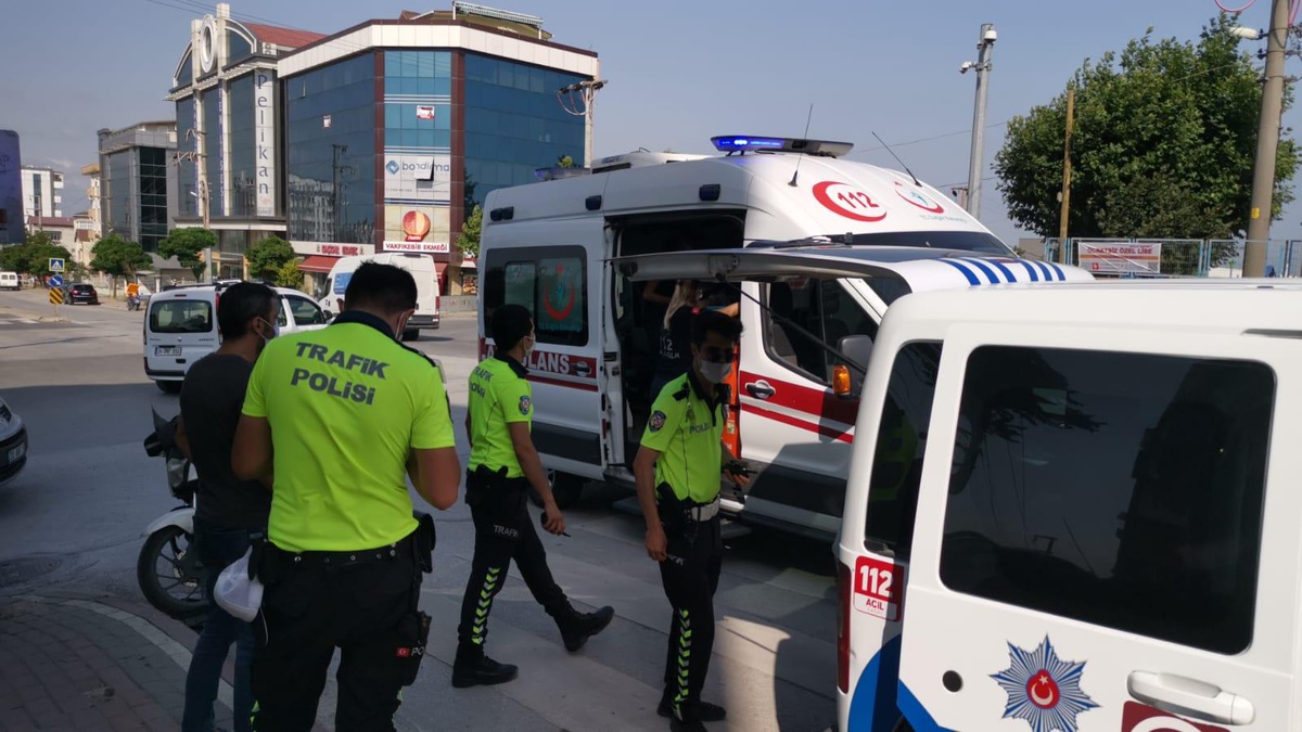 Kocaeli\'de otomobille çarpışan motosikletin sürücüsü yaralandı