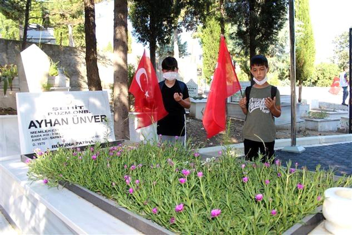 Son dakika haberleri! Kur\'an kursu öğrencileri 15 Temmuz şehitlerini unutmadı
