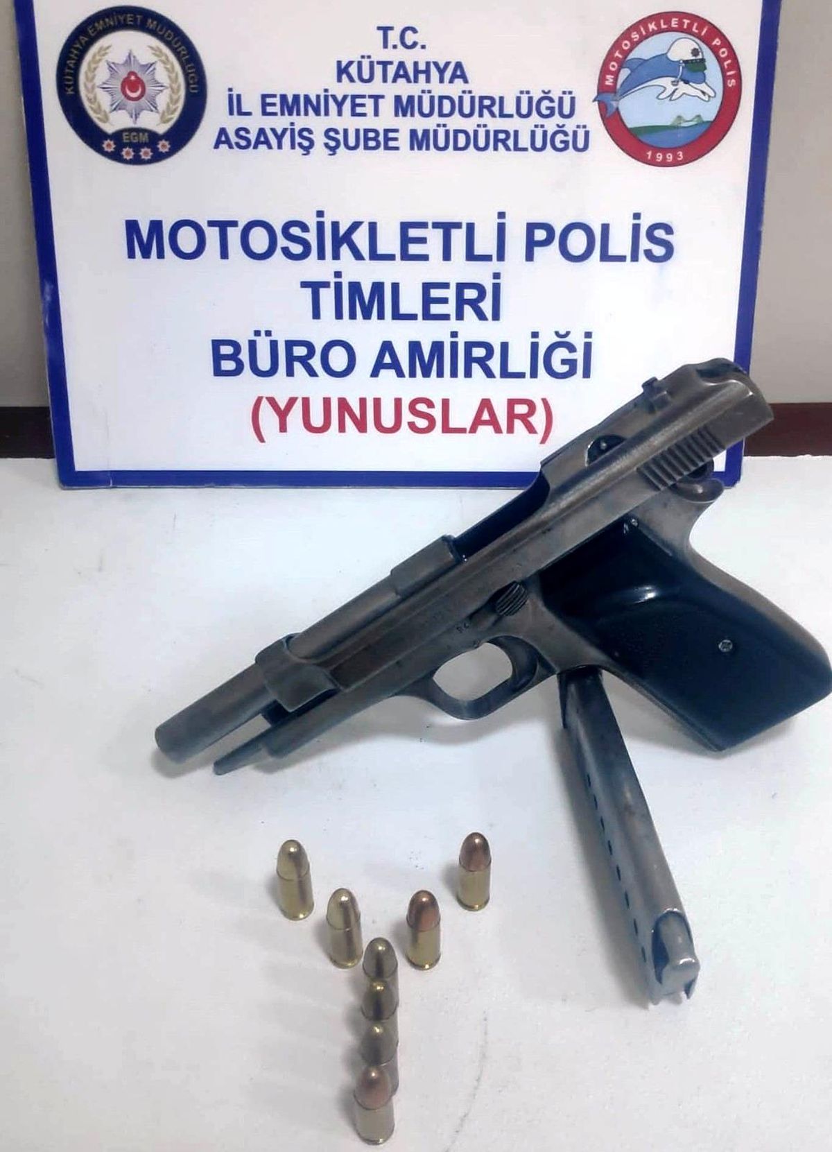 Kütahya\'da ruhsatsız tabanca ve kurusıkı tabanca ele geçirildi