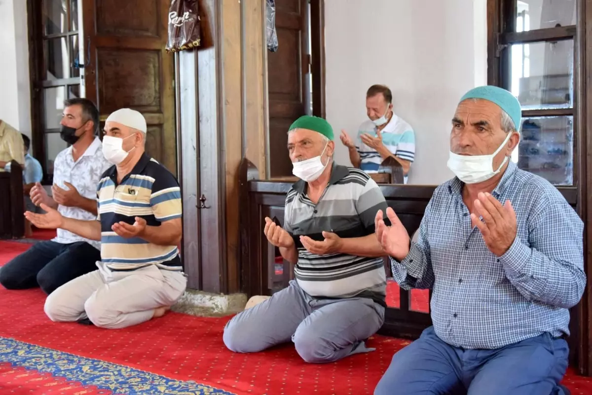 Lapseki\'de 15 Temmuz Şehitleri için Mevlid-i Şerif okundu