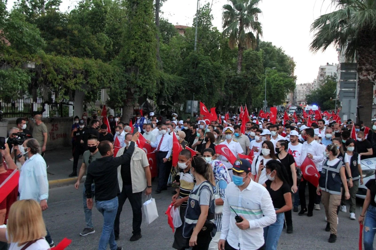 Mersinliler, 15 Temmuz\'un yıl dönümünde meydanlara aktı