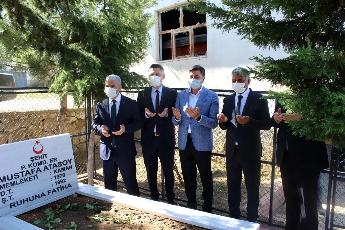 Milli Birlik ve Demokrasi Günü\'nde şehitler ziyaret edildi