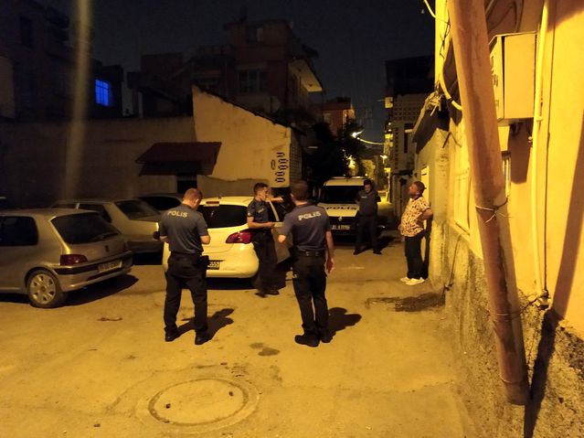 Polisin yanında havaya ateş açan magandalar kovalamaca sonucunda yakalandı