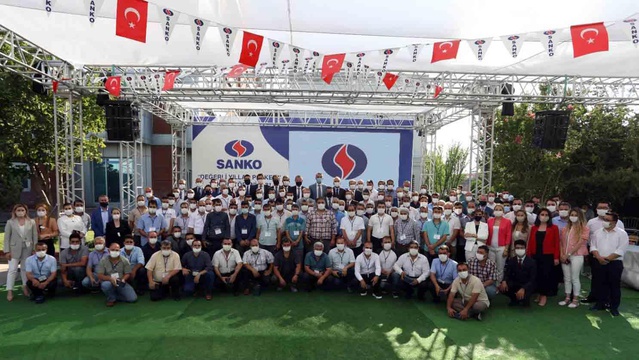 SANKO Holding'den 10 ila 40 yıl arasında çalışanlarına Değerli Yıllar Plaketi SANKO Holding'den 10 ila 40 yıl arasında çalışanlarına Değerli Yıllar Plaketi
