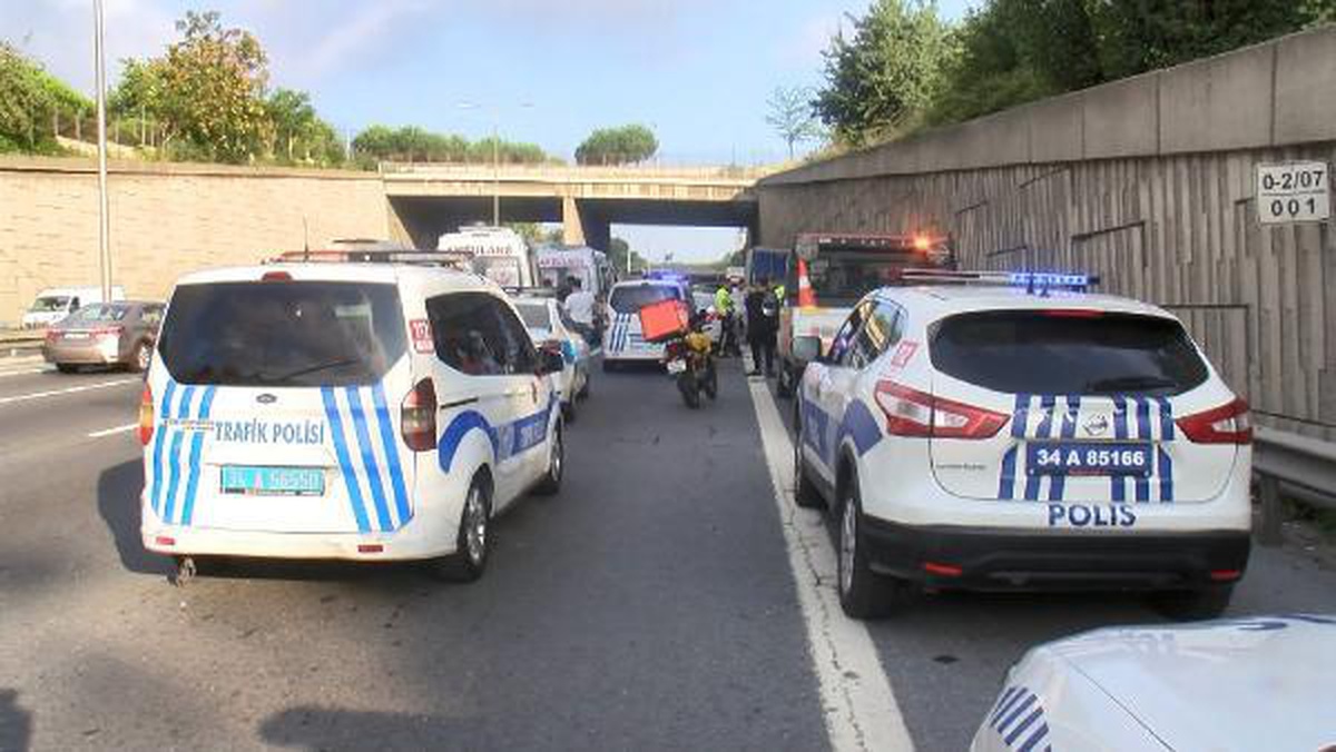 Son dakika haberi! Sarıyer TEM\'de zincirleme kaza: 2\'si polis 3 yaralı