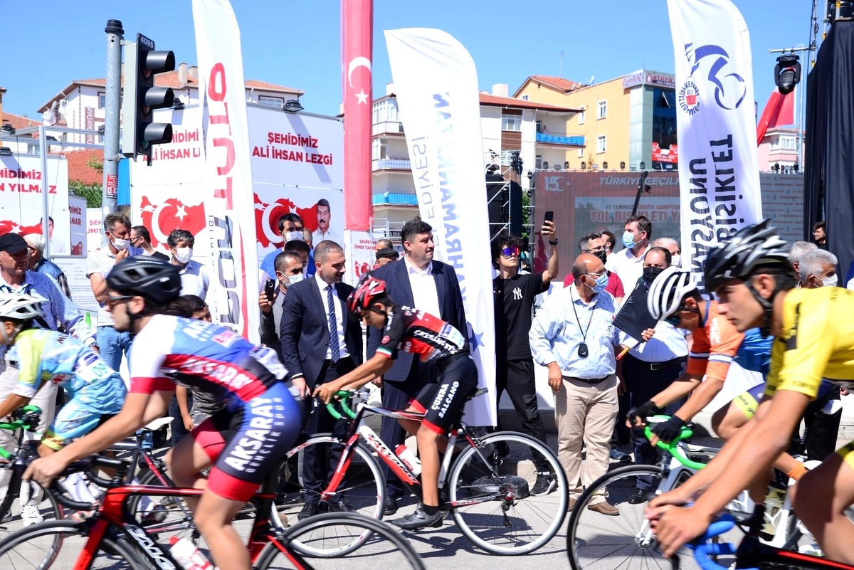 Şehitler anısına 60 kilometre pedal çevirdiler