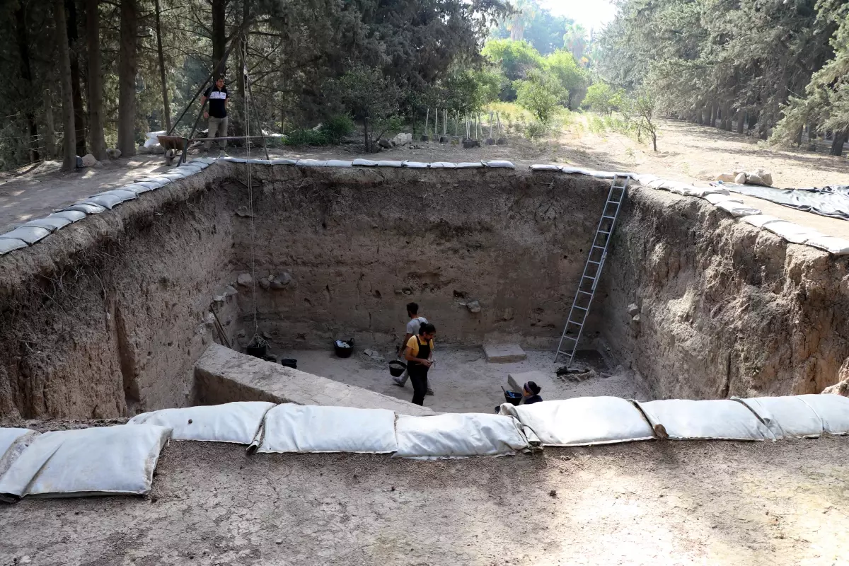 Tarihe ışık tutan Aççana Höyük\'te 4 bin yıl öncesine ait kalıntılar gün yüzüne çıkarılıyor