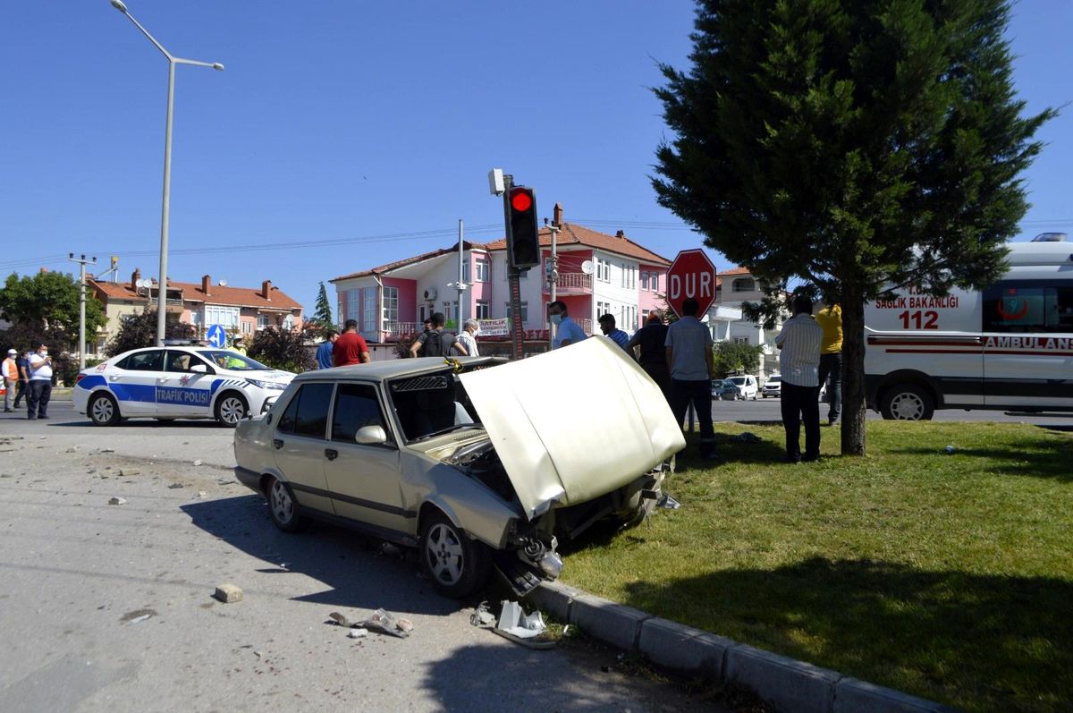 Tavşanlı\'da trafik kazası: 2 yaralı