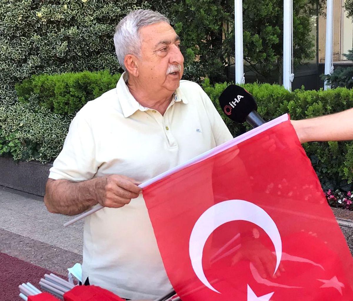TESK\'ten anlamlı bayrak dağıtımı