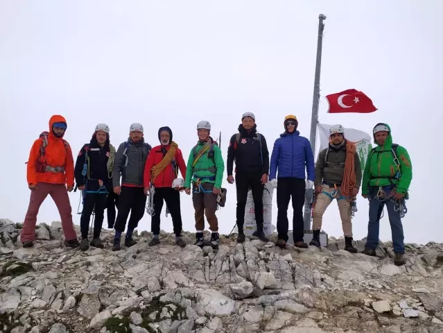 Uludağ'ın zirvesine nefes kesen tırmanış