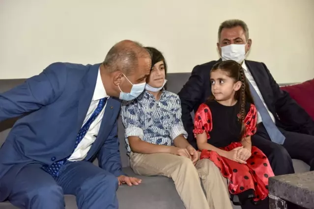 Vali ve emniyet müdürü şehit yakınlarını unutmadı