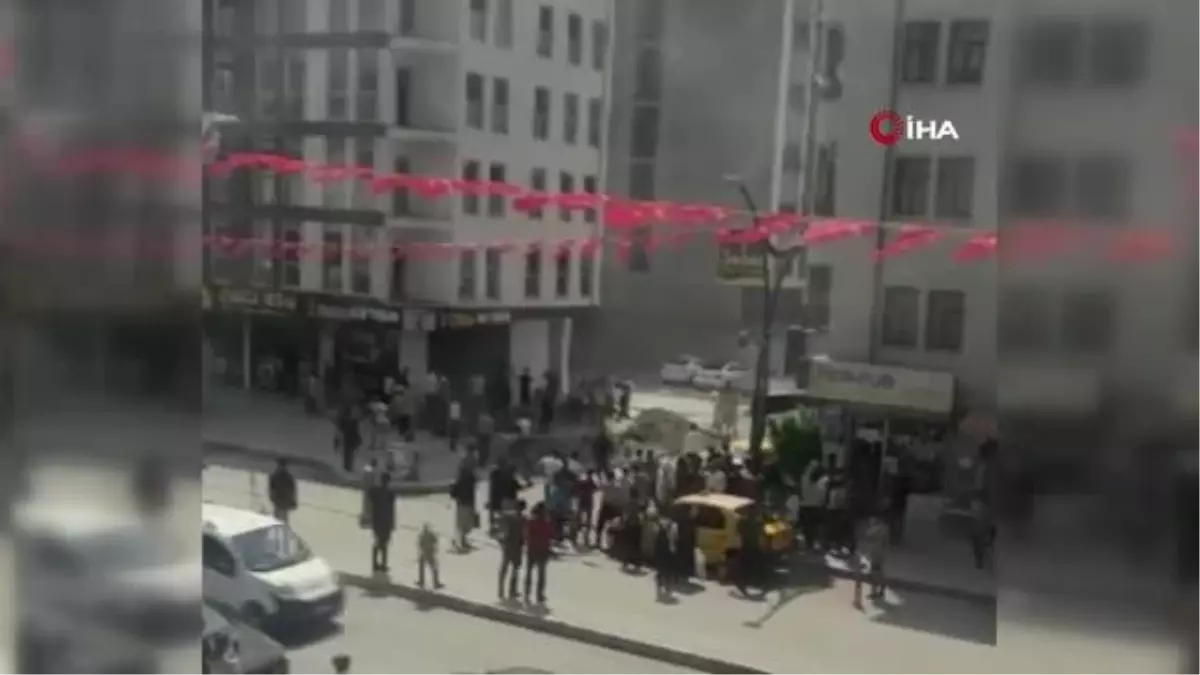 Van\'da iki esnaf arasında taş ve sopalı kavga: 2 yaralı