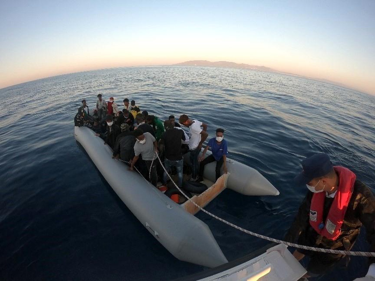 Yunanistan\'ın geri ittiği 31 düzensiz göçmen kurtarıldı