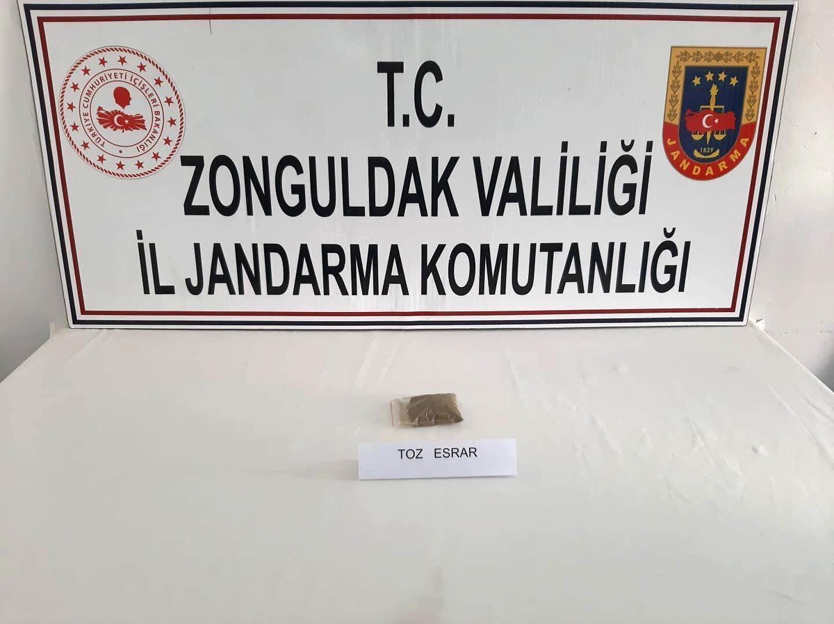 Son dakika 3. sayfa: Zonguldak\'ta uyuşturucu operasyonu: 4 gözaltı