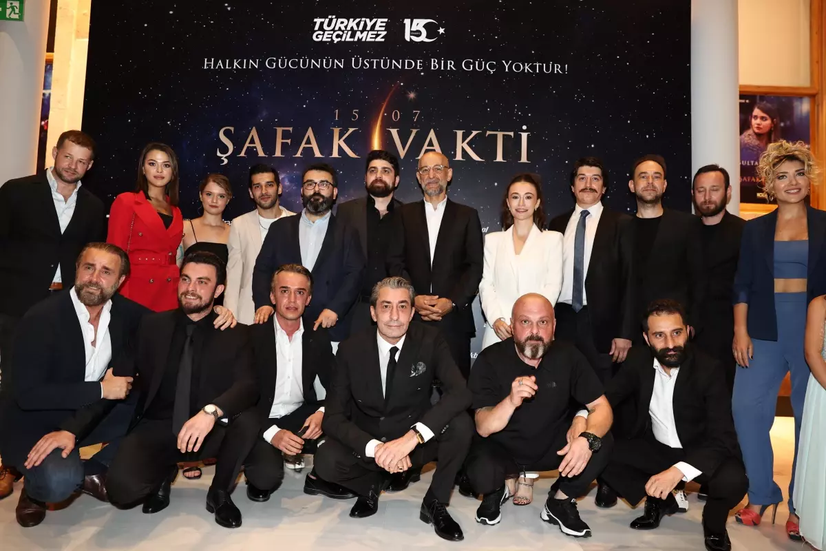 "15/07 Şafak Vakti" filminin galası Atlas Sineması\'nda yapıldı