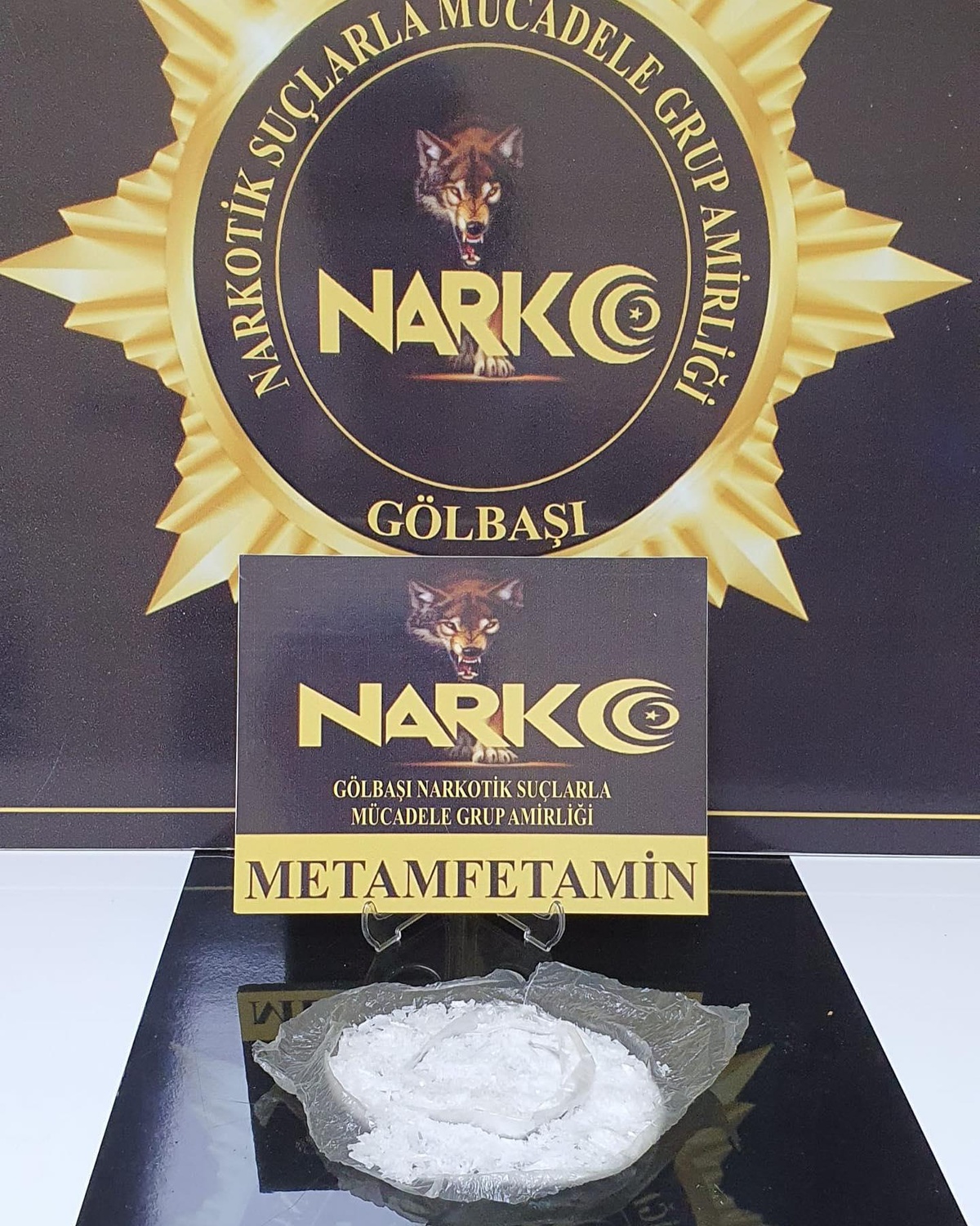 Adıyaman\'da otomobilin direksiyonuna saklanmış uyuşturucu ele geçirildi: 2 gözaltı