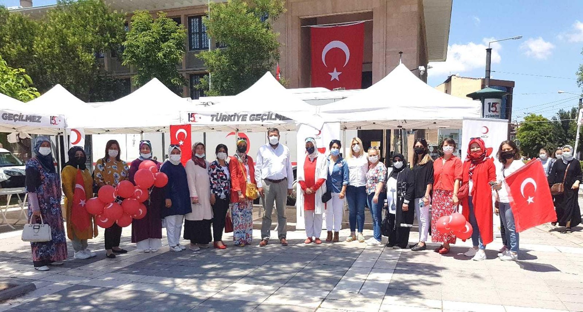 AK Parti Eskişehir Kadın Kolları Başkanlığı kan bağışı kampanyası düzenledi