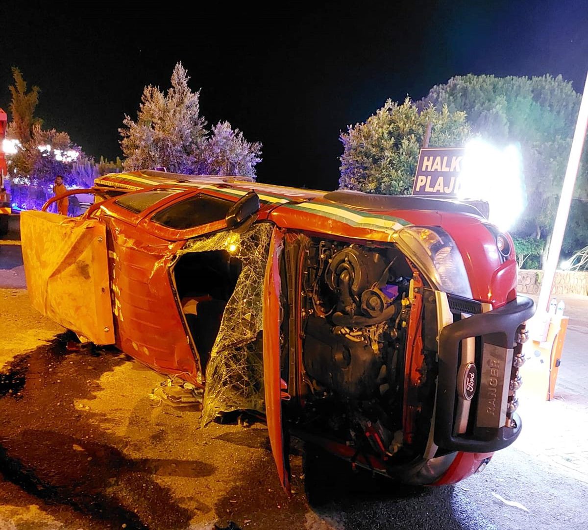 Alanya\'daki orman yangınına müdahaleye gidin arazi aracı ile kamyonet çarpıştı: 2 yaralı