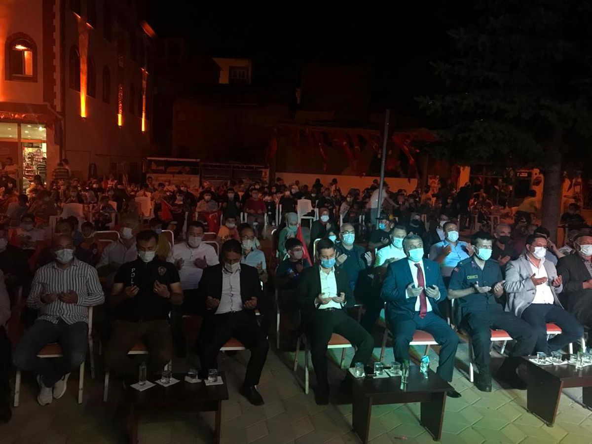 Altıntaş 15 Temmuz\'da tek yürek oldu
