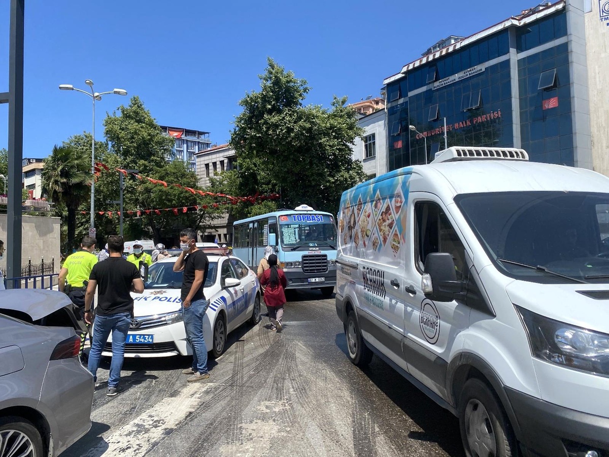 Aracın deposundan sızan mazot paniğe neden oldu