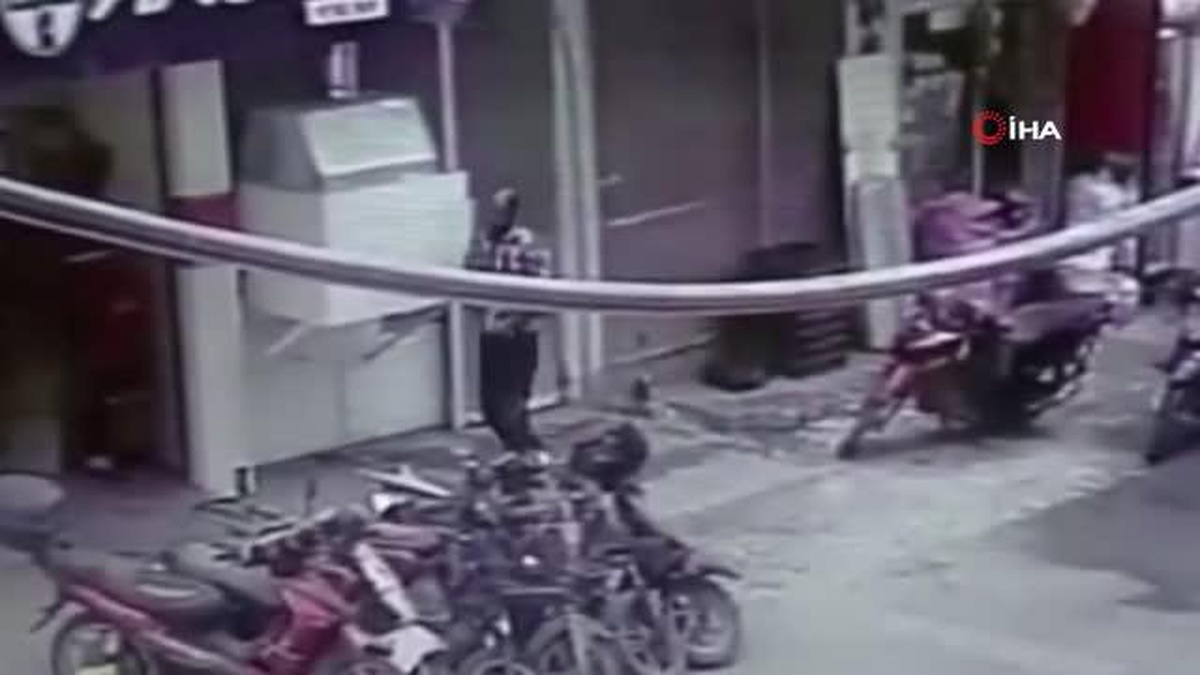 Batman\'da sigara hırsızı kamerada