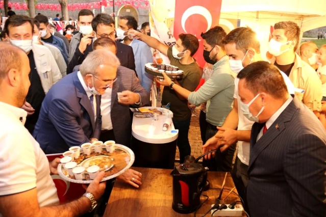Beyoğlu'ndan demokrasi ve milli birlik gününde kahve ikramı