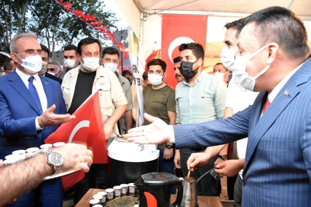 Beyoğlu'ndan demokrasi ve milli birlik gününde kahve ikramı
