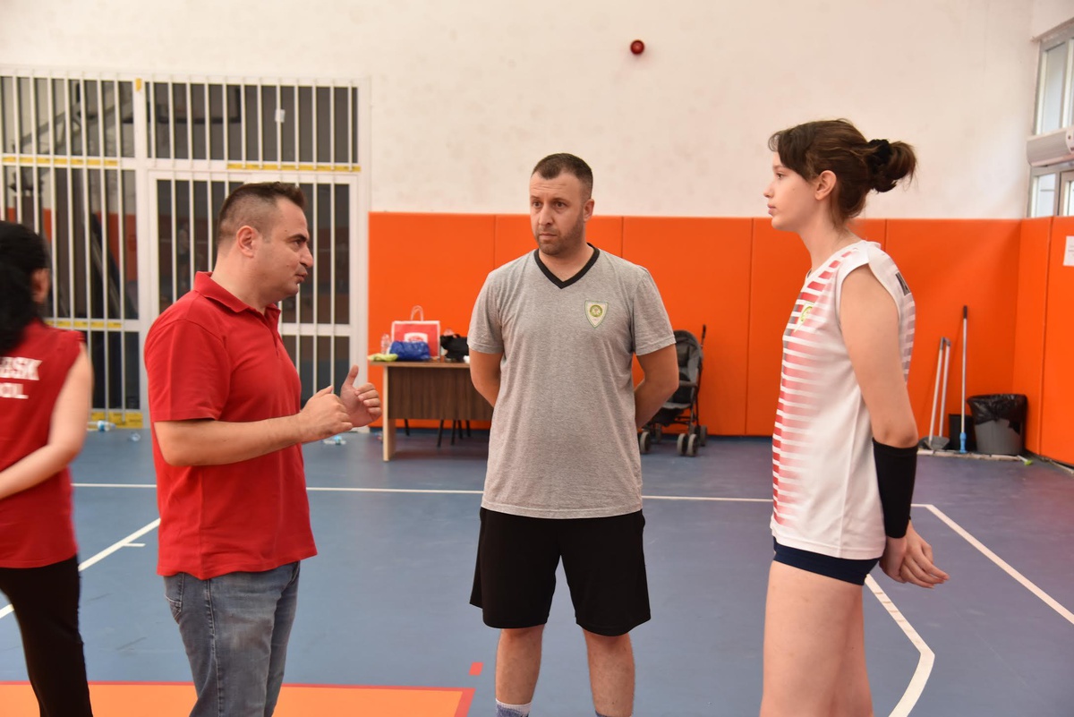 Çaylan\'dan voleybol altyapı takımına ziyaret