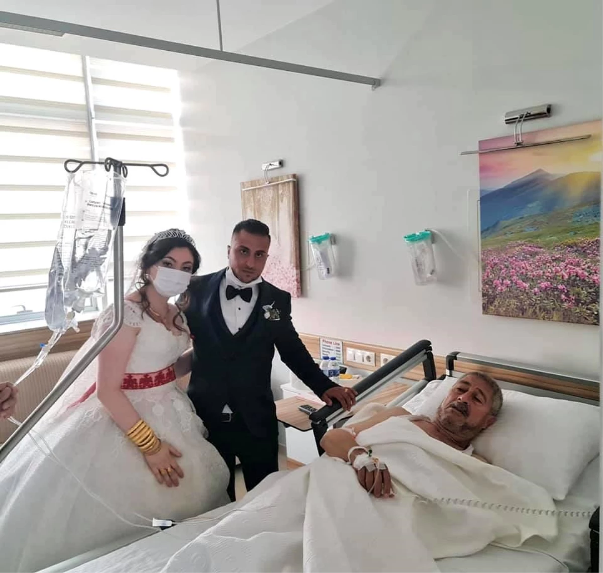 Gaziantep\'te hastalığı nedeniyle düğüne katılamayan babaya hastanede gelin ve damat sürprizi