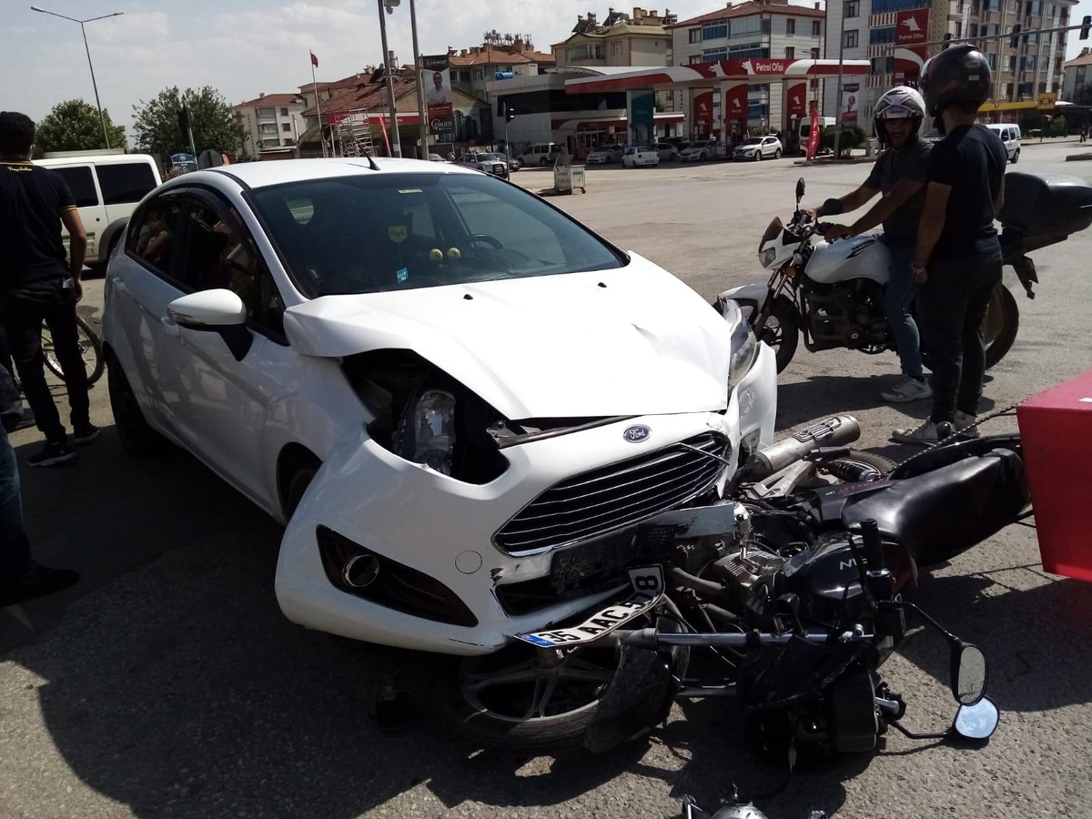 Elazığ\'da otomobilin çarptığı motosiklet sürücüsü ağır yaralandı