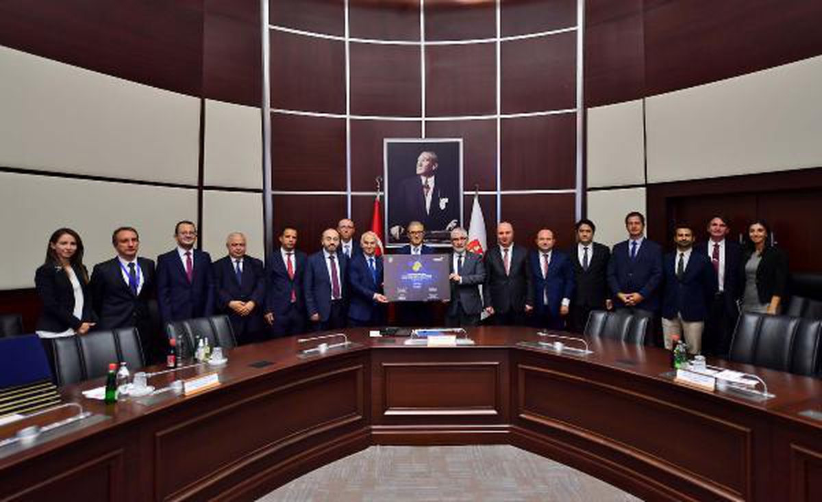 \'GÖKTÜRK Yenileme Uydusu\'nda imzalar atıldı