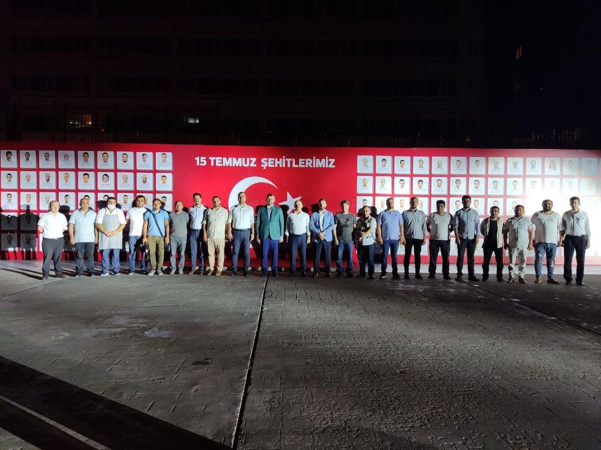 Güngörenliler 15 Temmuz\'da sabaha kadar demokrasi nöbeti tuttu