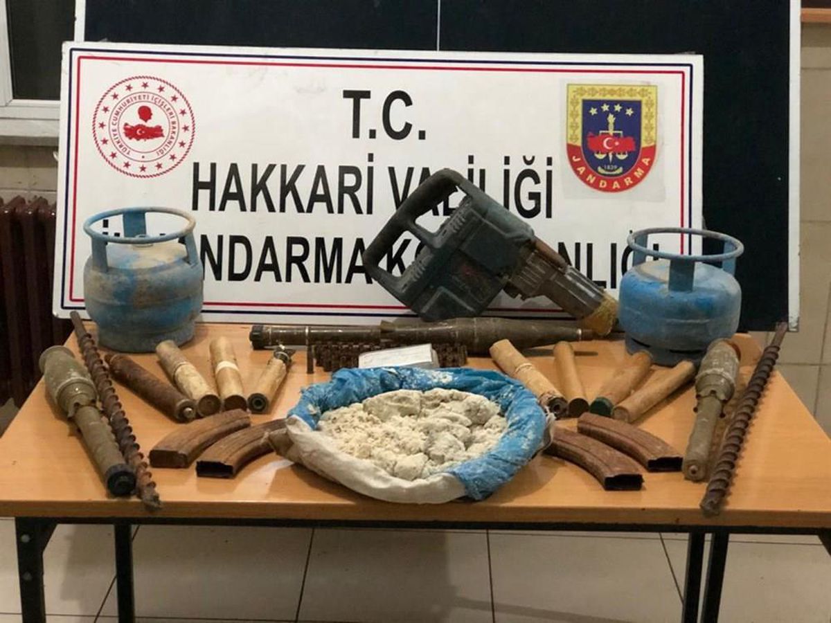 Son dakika haberi! Hakkari\'de terör örgütü PKK\'ya yönelik operasyonda mühimmat ele geçirildi