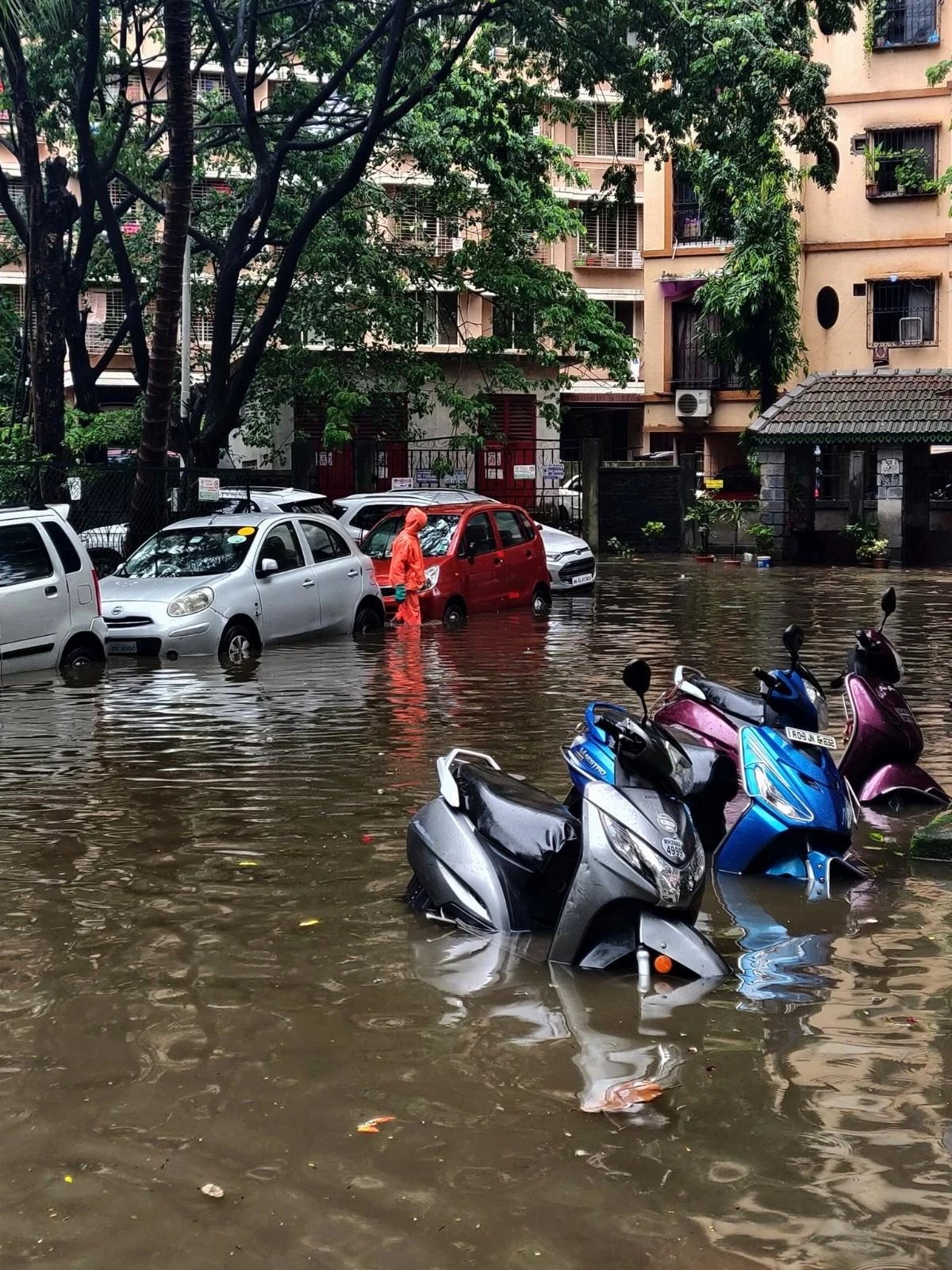 Son dakika! Hindistan\'da sel felaketiMumbai sokakları sular altında kaldı