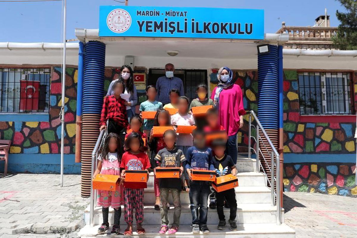 Mardin Büyükşehir Belediyesi çocuklara bayramlık hediye etti