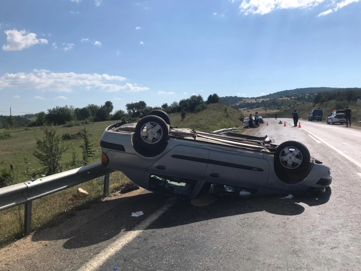 Karabük\'te otomobil devrildi: 2 yaralı